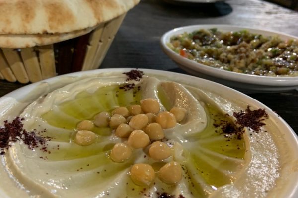 Frisches Hummus in Aqaba